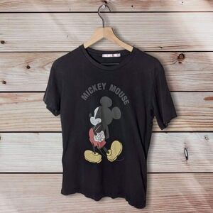 Uniqlo Shirt Men's Medium M Black Disney Mickey Mouse Graphic Short Sleeve Tee